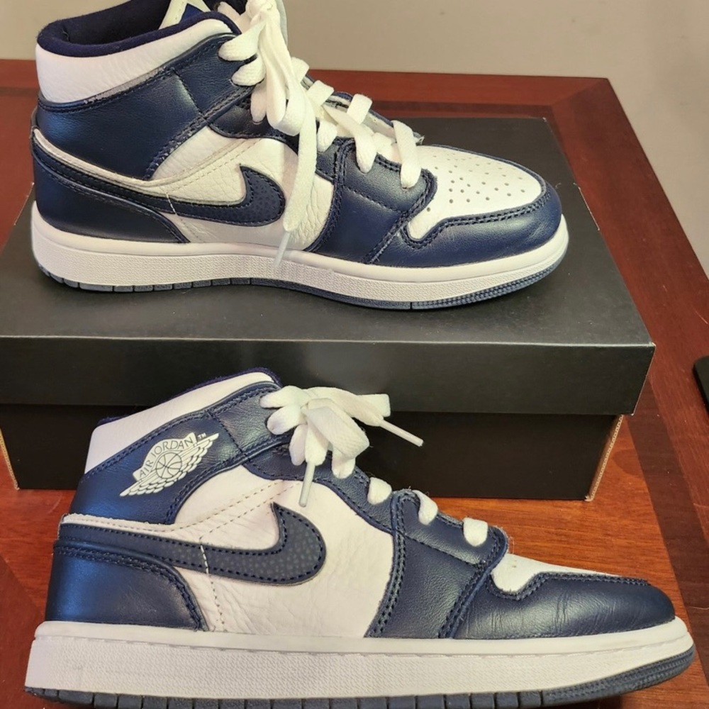 Jordan 1 Retro - Picture 4 of 12